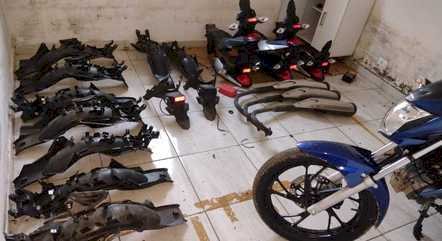 Polícia encontra desmanche de motos em Cotia e prende suspeito