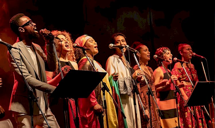 Orquestra que reúne brasileiros e refugiados se apresenta em Brasília