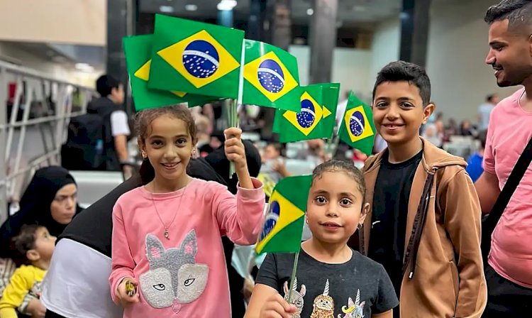 Brasileiros que estavam em Gaza chegam ao Brasil nesta segunda