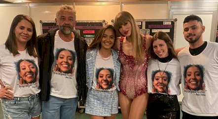 Taylor Swift posa ao lado da família de Ana Clara Benevides em último show no Brasil