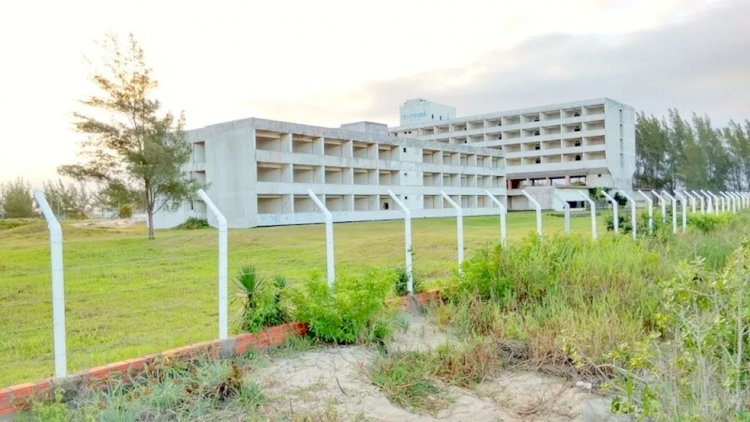 Veja fotos do hotel à beira mar que terá desconto de R$ 4 milhões após não ser vendido em 1º leilão em SC