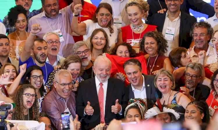 Lula: construção coletiva do novo PNE é conquista da democracia