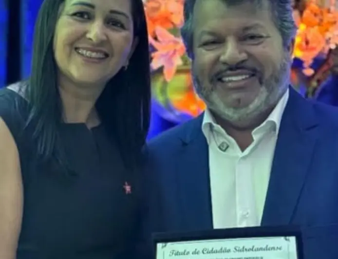 Carlos Bernardo recebe Título de Cidadão Sidrolandense