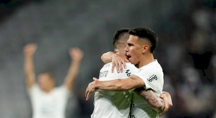 Sem torcida, Corinthians recebe o lanterna Vasco para respirar no Brasileirão