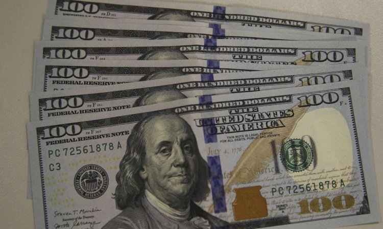 Dólar sobe para R$ 5,01 após fala de Lula sobre meta fiscal