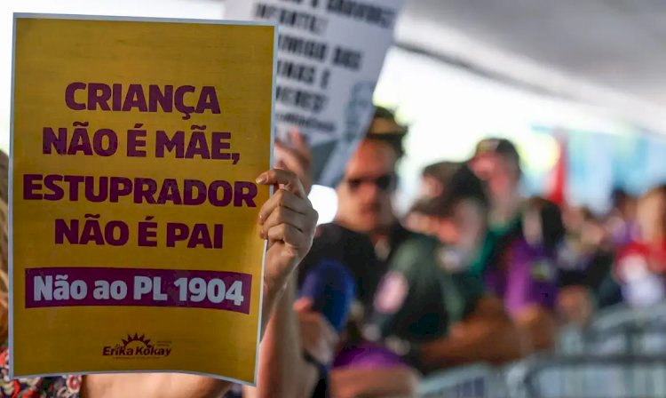 Brasília: mulheres fazem ato contra PL que equipara aborto a homicídio